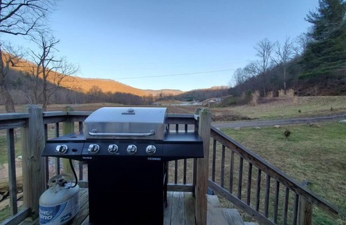 Barnardsville House | Country Mountain Escape!