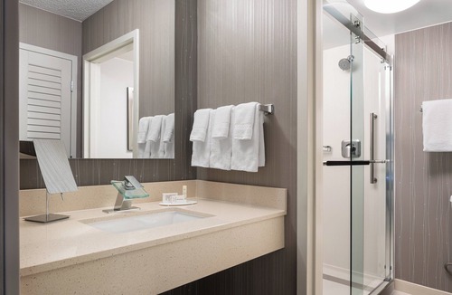 Las Vegas Hotel | Courtyard by Marriott Las Vegas Convention Center