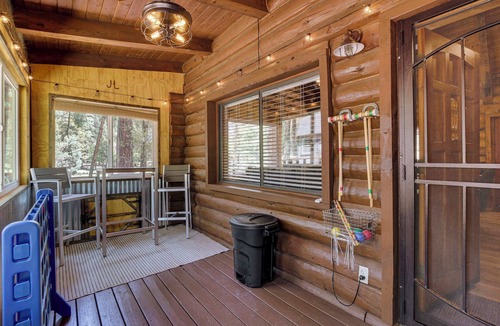 Strawberry Cabin | Covered Deck, Private Acreage: Log Cabin in Pine