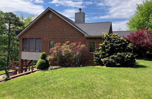 Tri-Cities House | Cox Haven- Beautiful & Spacious 2BR/2.5 Bath Home with working Cattle farm