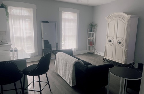Northside District Apartment | Cozy 1-bedroom apt in Victorian Era House minutes walking to Downtown Lexington