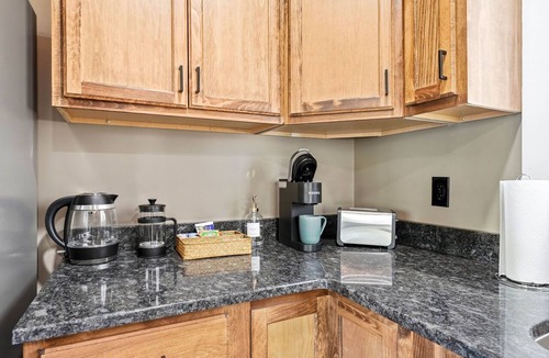 Elizabethton Cabin | Cozy 1 bedroom cabin with a hot tub in the mountains of Elizabethton