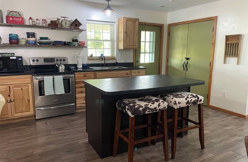 Georgetown House | Cozy 1-bedroom ranch house in Georgetown on 10 acres with horse paddock.