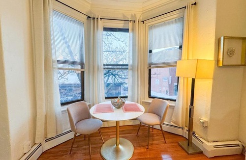 Emerson Gardens Apartment | Cozy 1Bed, 1Bath in Brookline, MBTA