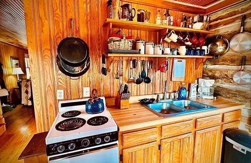 Frenchburg Cabin | Cozy 2-bedroom Antique Cabin Red River Gorge on 200 acres.