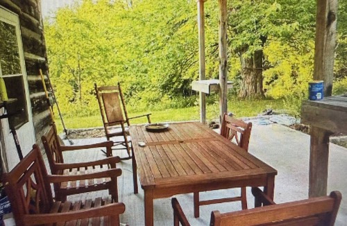 Frenchburg Cabin | Cozy 2-bedroom Antique Cabin Red River Gorge on 200 acres.