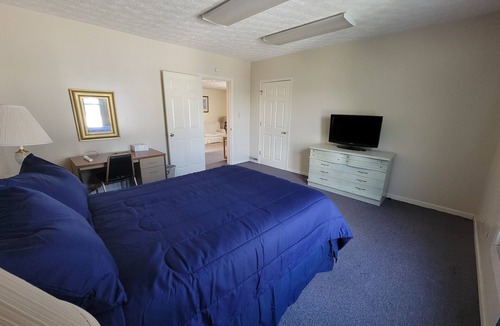 Buckhannon Apartment | Cozy 2-bedroom apartment nestled between Wesleyan & Academy School with AC, WiFi