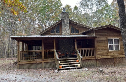 Mentone Cabin | Cozy 2-bedroom cabin nestled in the woods in serene Mentone