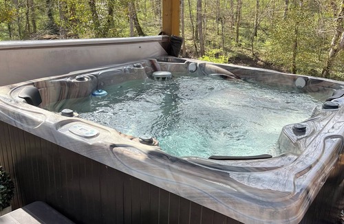 Clay City Cabin | Cozy 2-bedroom in Red River Gorge area,Hot Tub, Pilots Knob Hiking Trail 2 mile
