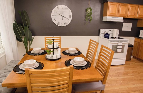 Fort Thomas Apartment | Cozy 2BR Apartment, 5-10 Min to Cincinnati!