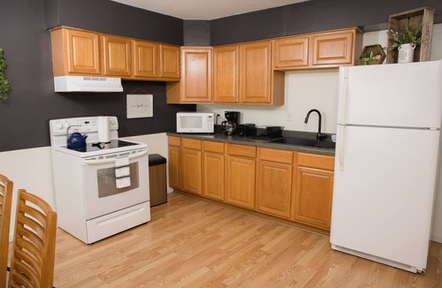 Fort Thomas Apartment | Cozy 2BR Apartment, 5-10 Min to Cincinnati!