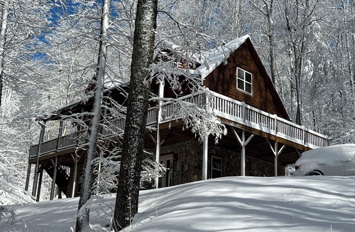 Fleetwood Cabin | Cozy 3-bedroom cabin with AC in charming Fleetwood, Dog Friendly
