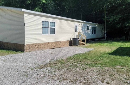 Yawkey House | Cozy 4-bedroom Hobet House less than 1 mile to Ivy Branch Trailhead.