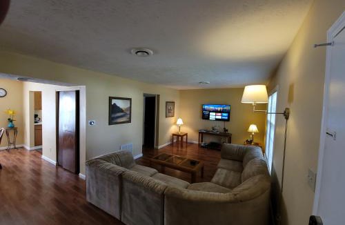 Lexington House | Cozy and Spacious-4 Bedrooms Townhouse