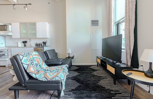 Downtown Cincinnati Apartment | Cozy apartment in Charming Cincinnati with fitness room, WiFi, AC