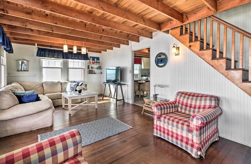 Old Lyme House | Cozy Beach Front Cottage in Hawk's Nest