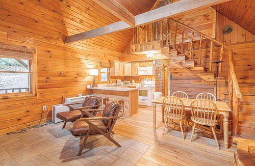 Rogers Cabin | Cozy Cabin Hideaway in Cave Hollow - Sandstone Dream