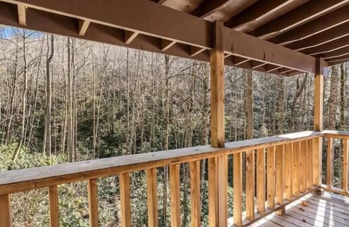 Newland Cabin | Cozy Cabin in the Blue Ridge Mountains