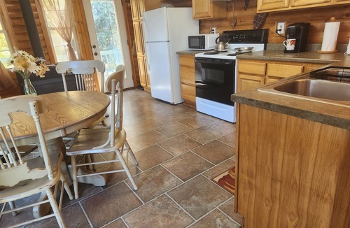 Roan Mountain House | Cozy Cabin nestled in the mountains