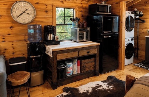 Kerr Apartment | Cozy Cabin Retreat on 12 Acres, Gazebo, Fire Pit & Starlink WiFi