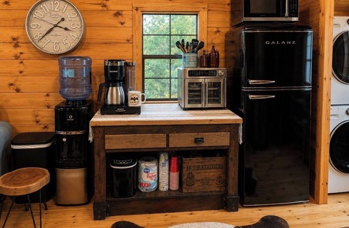 Kerr Apartment | Cozy Cabin Retreat on 12 Acres, Gazebo, Fire Pit & Starlink WiFi