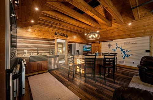 Blakeslee Cabin | Cozy Cabin, Sauna! Hot Tub! Filtered Lake Views!