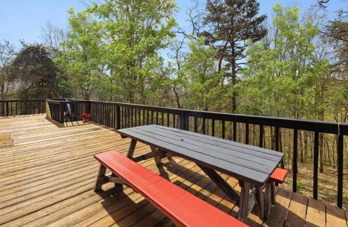 Mathias House | Cozy cabin w grill deck & game room