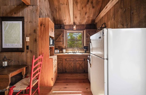Mathias Cabin | Cozy cabin w/grill deck & game room