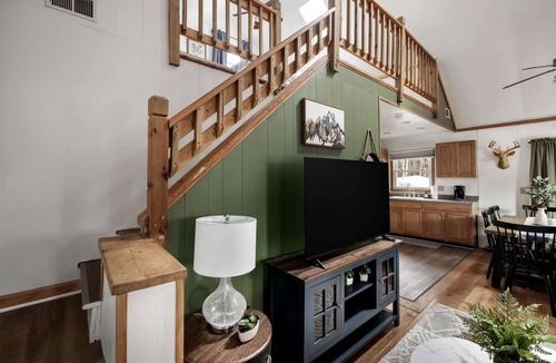 Rio Cabin | Cozy Cabin with Hot Tub, Fire Pit, Wifi, Grill Deck & Pets, Rio, WV