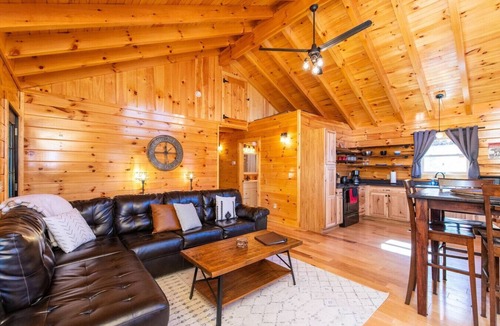 Stanton Cabin | Cozy Canopy- Hot Tub, Firepit, Covered Deck, WiFi