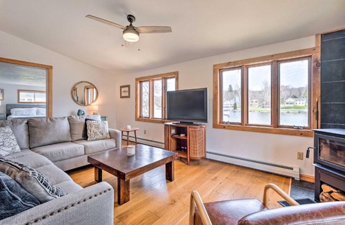 Hydeville House | Cozy Castleton Cabin with Fire Pit + Water Access!