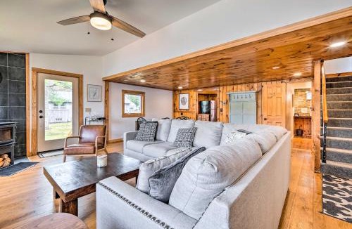 Hydeville House | Cozy Castleton Cabin with Fire Pit + Water Access!
