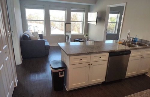 Central Apartment | Cozy-Cool Escape | Walk to Park & Near Dining