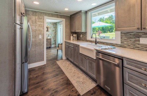 Linville Cottage | Cozy cottage for two in Linville. Only 5 minutes from the Blue Ridge Parkway!