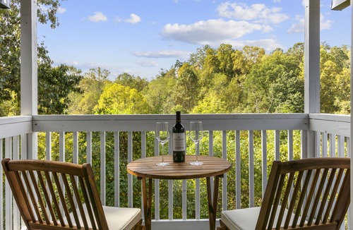 Woodfin Cabin | Cozy Cottage for Two - Asheville, NC