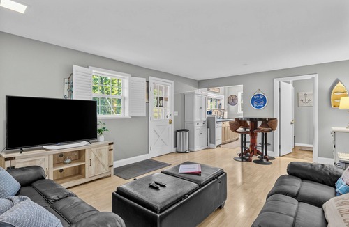 Williamstown House | Cozy Cottage: Hot Tub, Dock, Slip &Kayaks