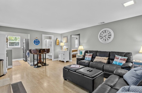 Williamstown House | Cozy Cottage: Hot Tub, Dock, Slip &Kayaks