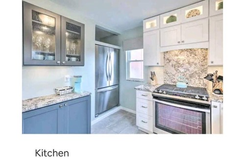 Anderson Township House | Cozy Cottage w/Hot Tub ! Conveniently located, near restaurants & attractions