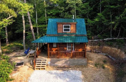 Stanton Cabin | Cozy Couples Cabin near Red River Gorge and Hollerwood