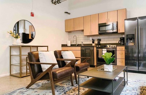 Old City Apartment | Cozy Downtown Loft on Gay St