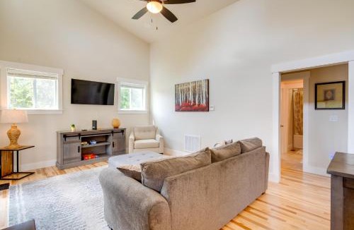 Valley Hill House | Cozy Hendersonville Home .05 Mi to Acusta Trail