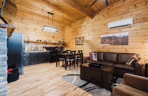 Campton Cabin | Cozy hiker’s retreat with relaxing hot tub.