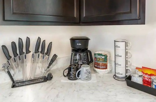 Independence House | Cozy Home away From Home 4bd,2 1/2 bath