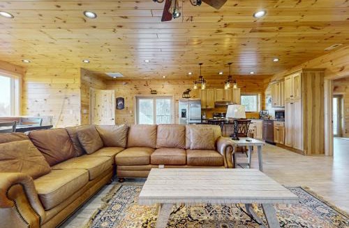 Sevierville House | Cozy Home W Lake Views Sleeps 4 Games Free Ticket