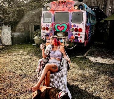 Brooksville House | Cozy Hot Tub “Love Bus” near Augusta, Kentucky