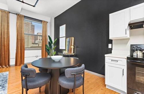Mission Apartment | Cozy Kansas City Stay | Hot tub + Pool | King Bed