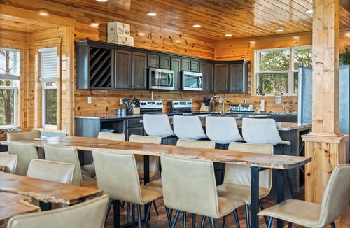 Frenchburg Cabin | Cozy lodge sitting high in the sky, overlooking Red River Gorge Geological Area!