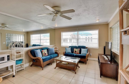 Neptune Cottage | Cozy Ormond Beach Bungalow: Steps to the Sand