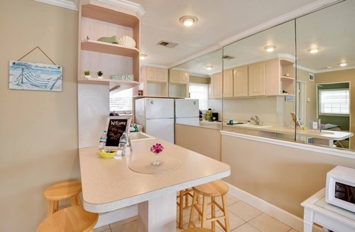 Neptune Cottage | Cozy Ormond Beach Bungalow: Steps to the Sand