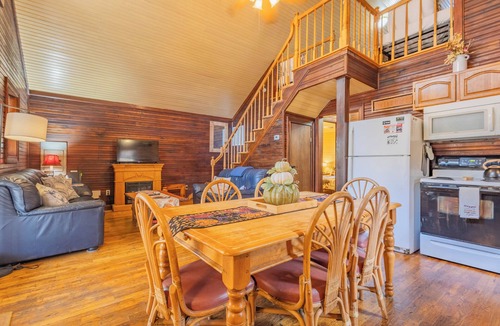 Rogers Cabin | Cozy Pet Friendly Cabin Near Red River Gorge - NEW Hot Tub + Fire Pit Nights